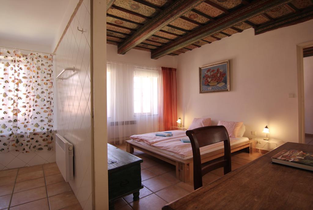Vlasska House At The 3 Swallows * Prague