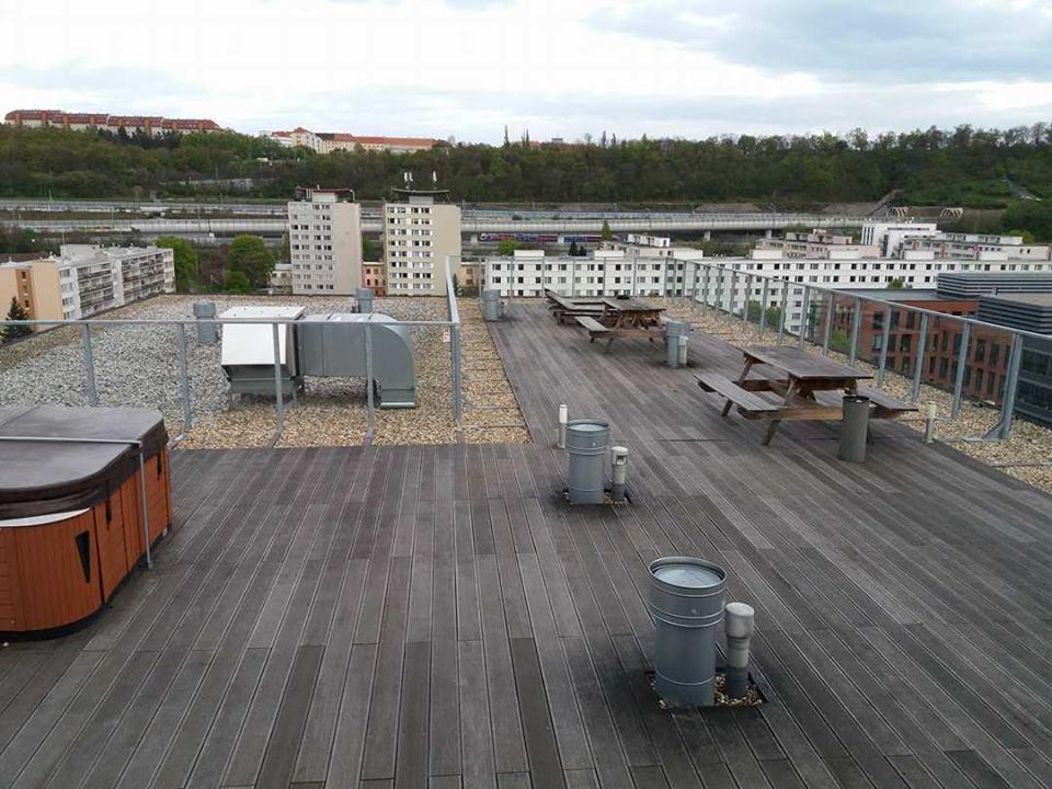 Love Studio By The Metro Daire