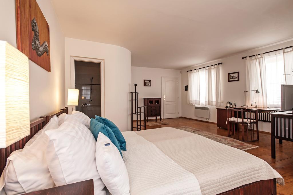 Domus Henrici Otel