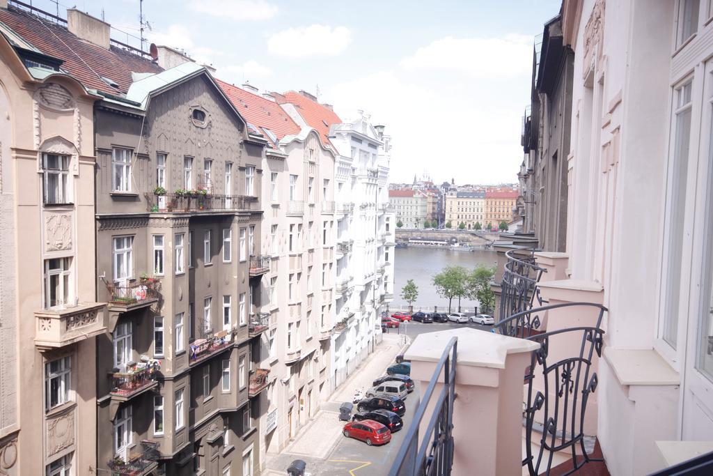 Daire Zborovska 6 *