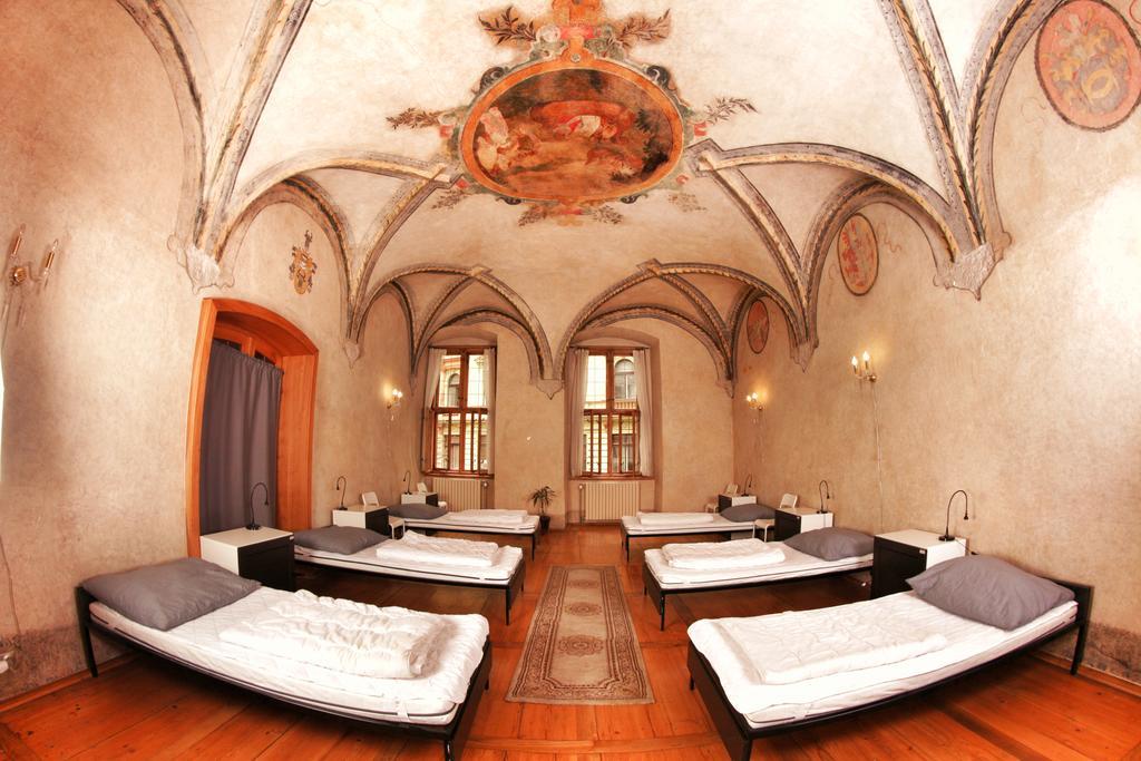 Homer - Old Town Square Hostel Prague