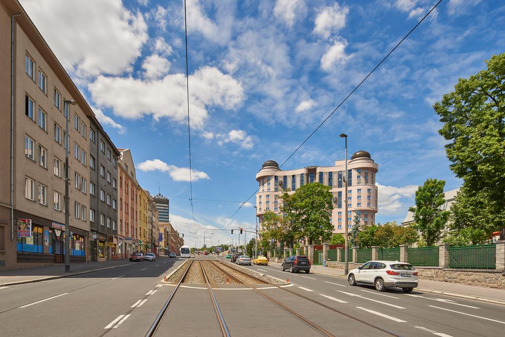 Hollarovo Namesti Apartment *