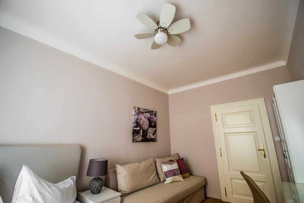 Unique 250m From The Charles Bridge Apartment Prag