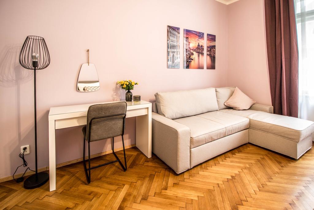 Apartment Reflection 2bdr By Ruterra Prague
