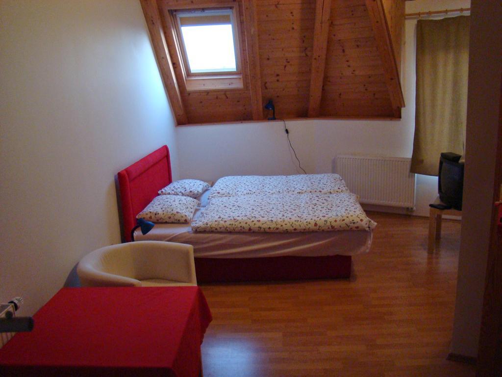 Charlie Retro-modern Design Guest house