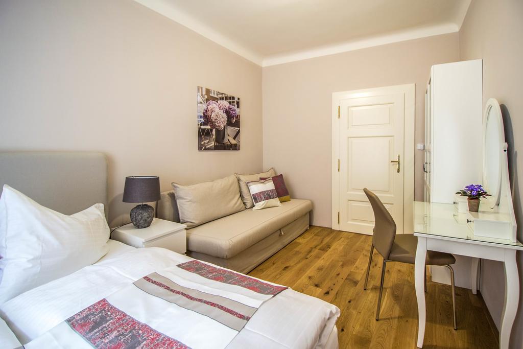 Apartment Unique 250m From The Charles Bridge Prag