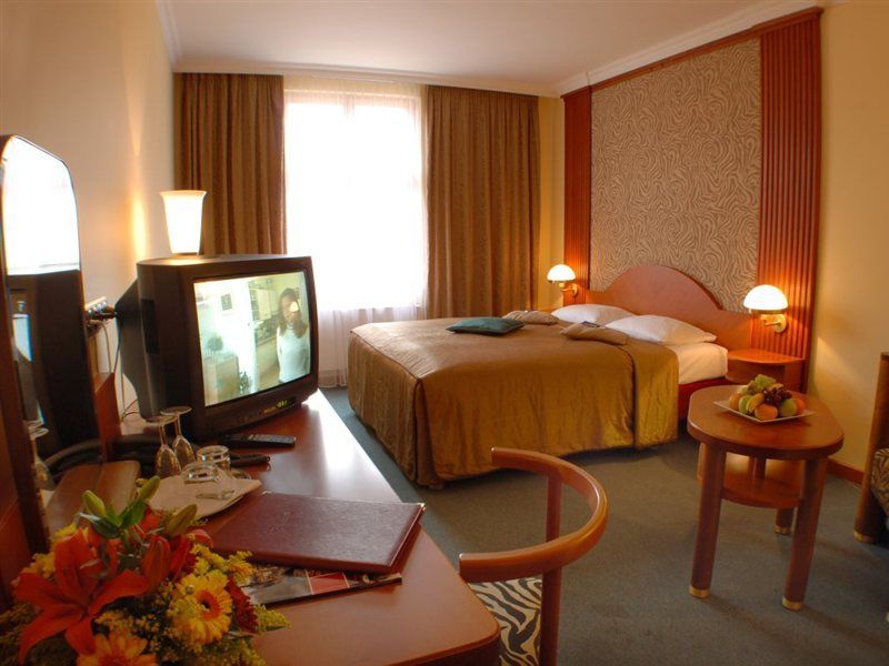 Ea Royal Esprit Otel Prag