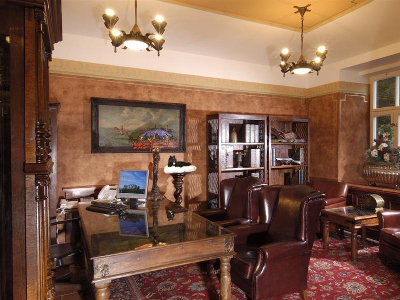 Ea Jeleni Dvur Castle Hotel