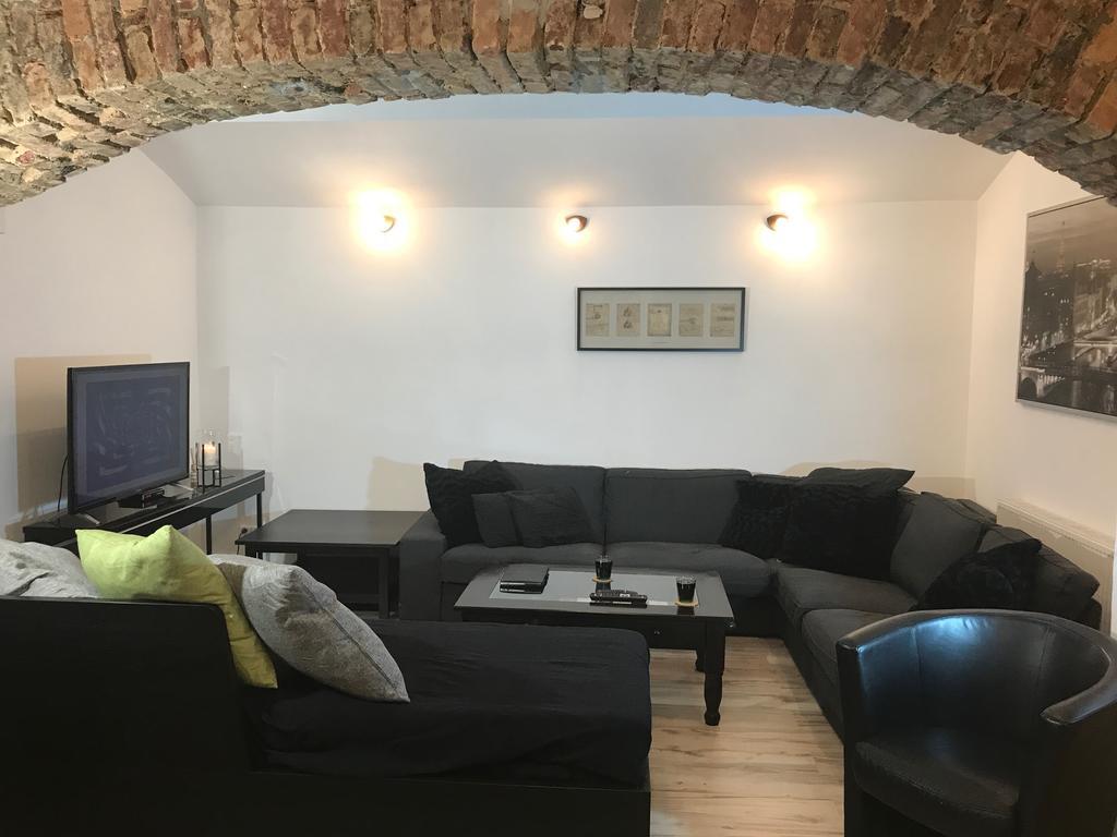 Big Homebase With Billardtable Appartement *