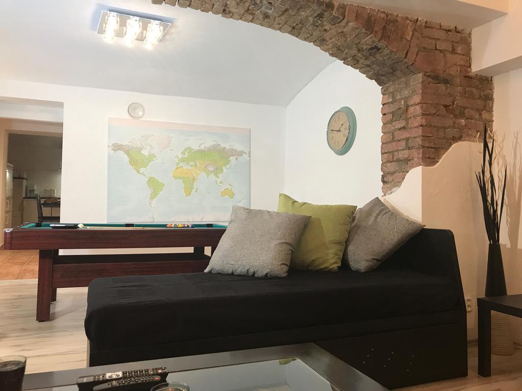 Big Homebase With Billardtable Appartement *
