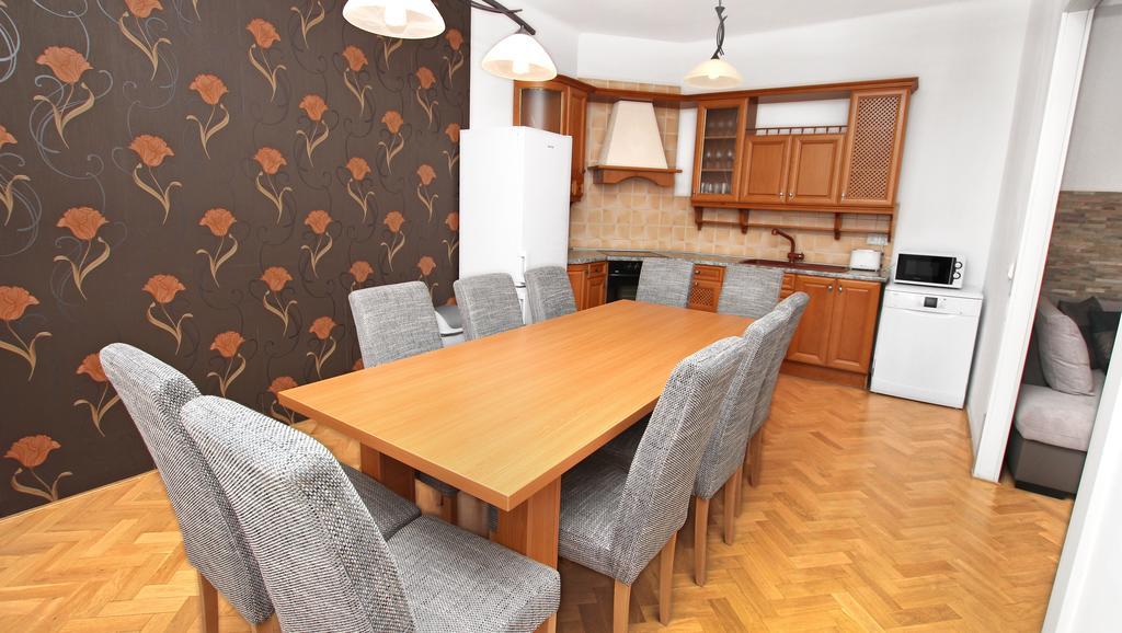Saturn Apartments *