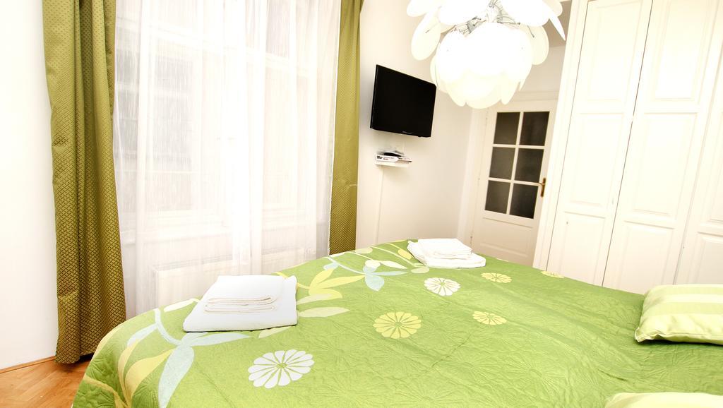 Saturn Apartments *