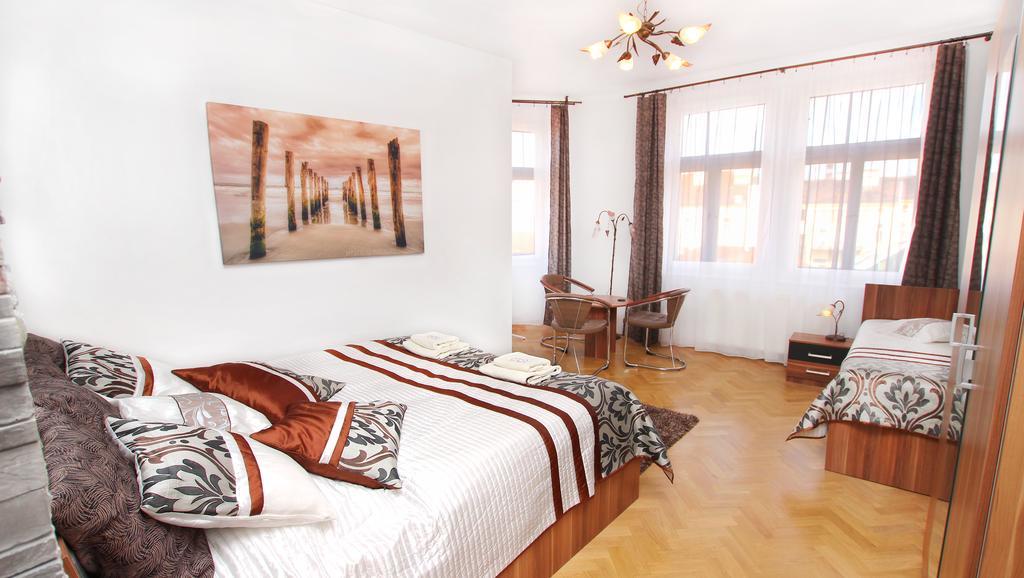 Saturn Apartments *