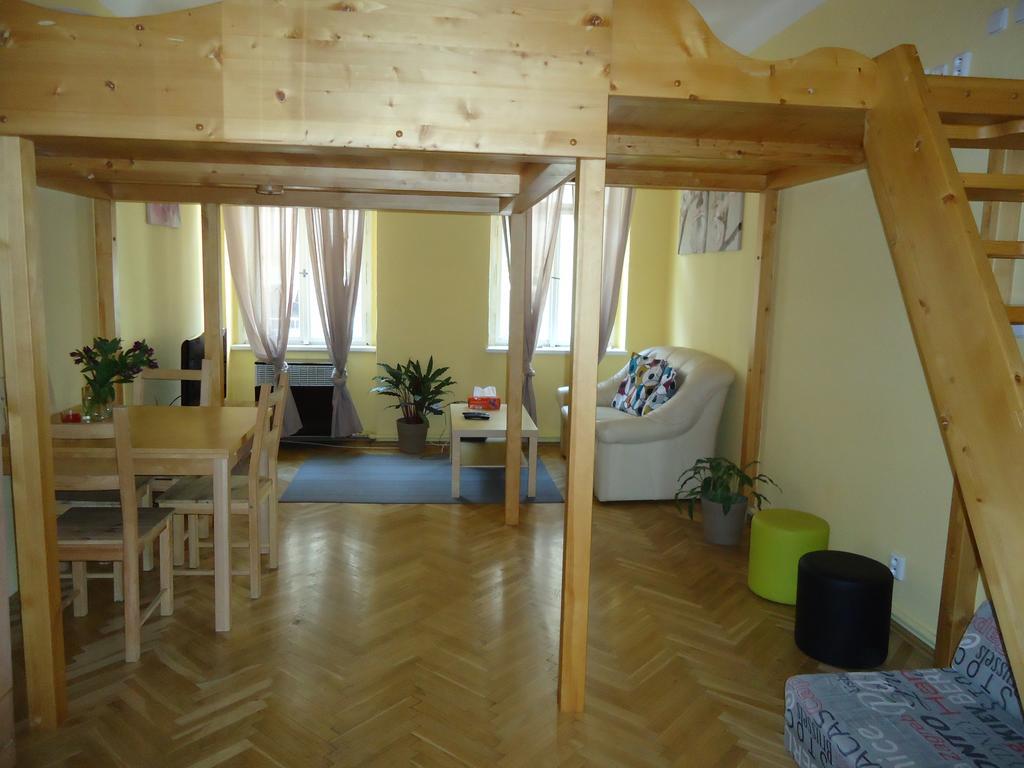 Mala Stepanska Apartment *