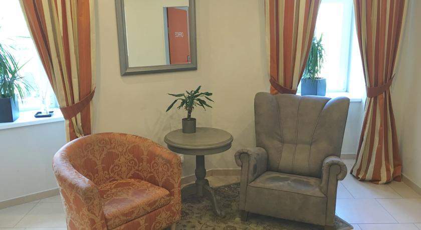 Le Petit Hotel