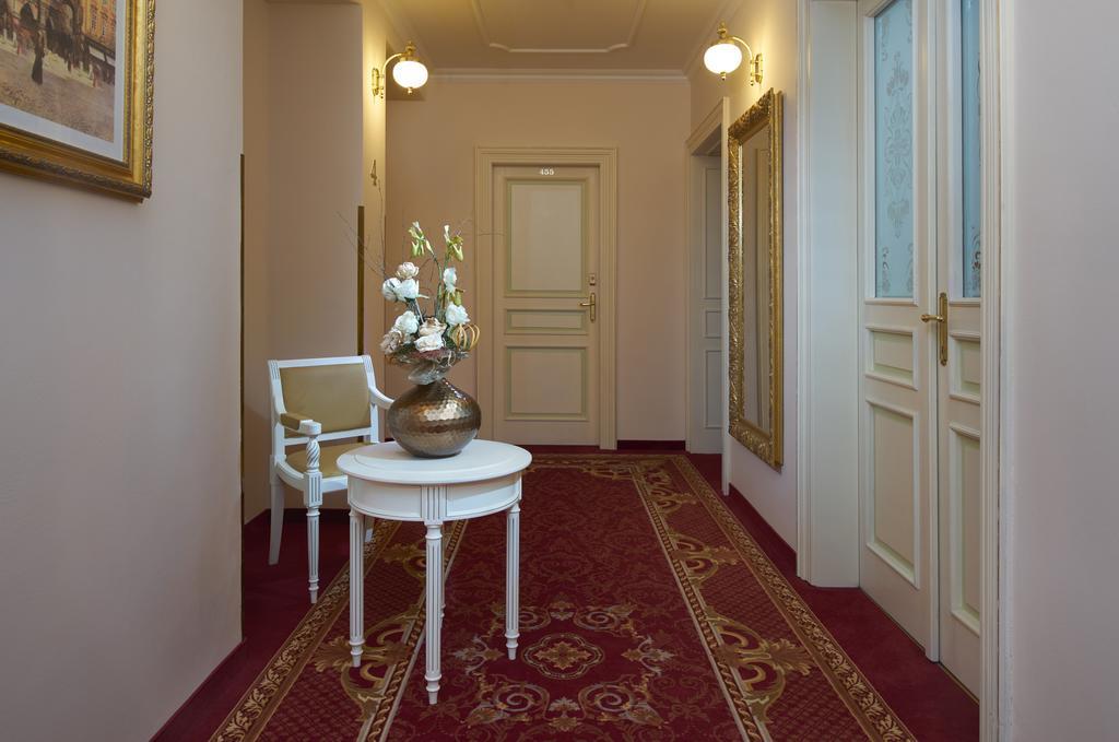Alqush Downtown Hotel Prague