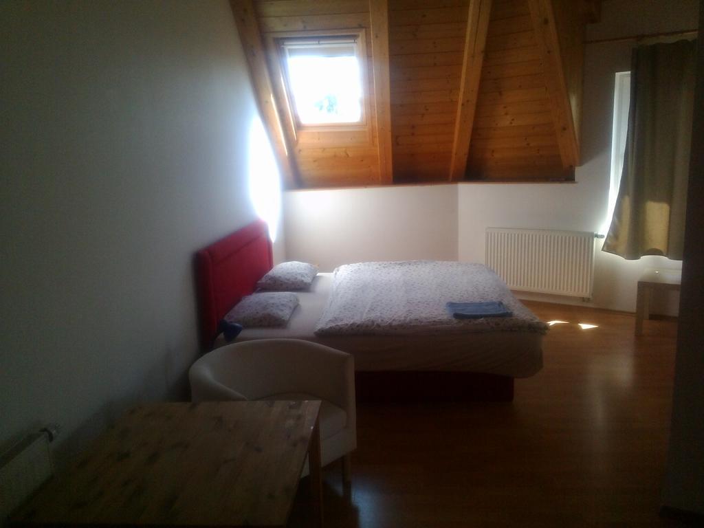 Charlie Retro-modern Design Guest house