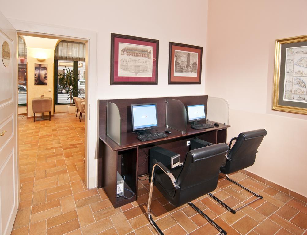 1 Hotel