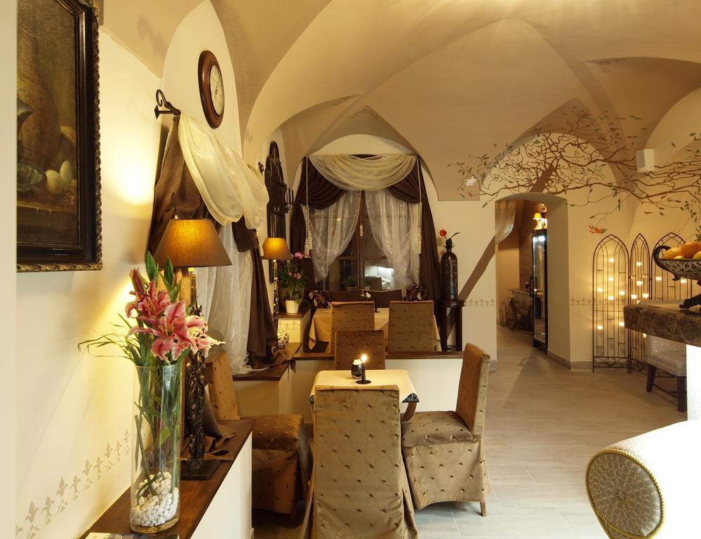 Almandine Aparthotel