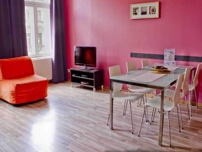 Royal Court Legerova Hotel