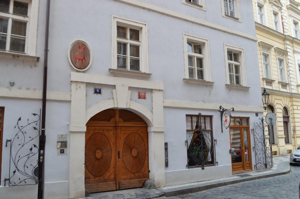 U Cervene Zidle - Red Chair Hotel Prag