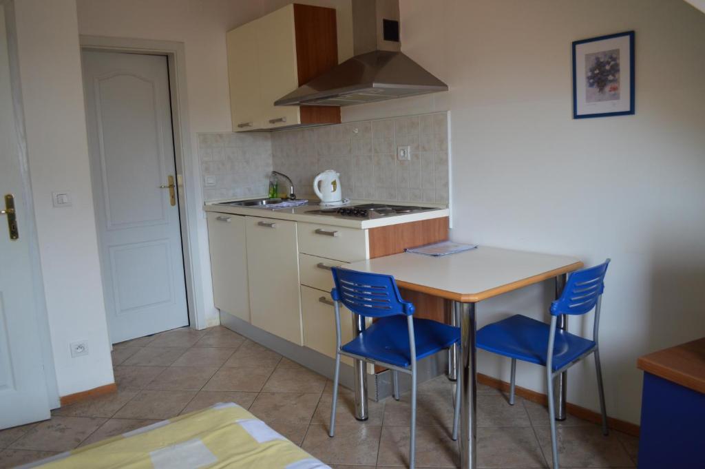 V Tunich Hostel Prague