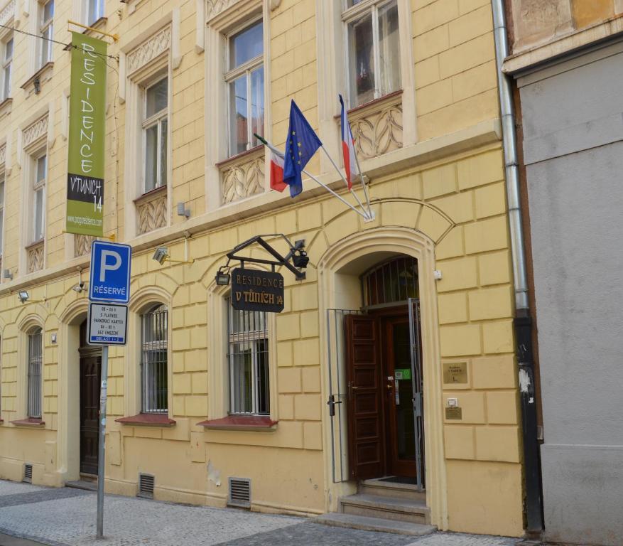 V Tunich Prague