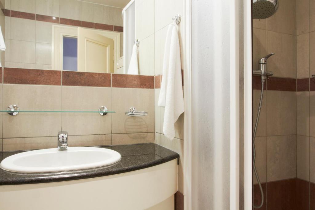 Riverside Otel 4*