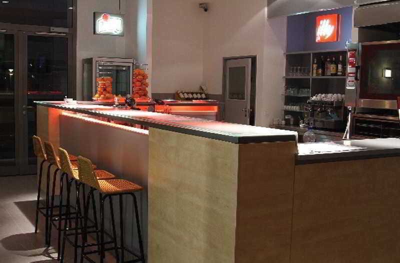 Airport By Ihg Otel 4*