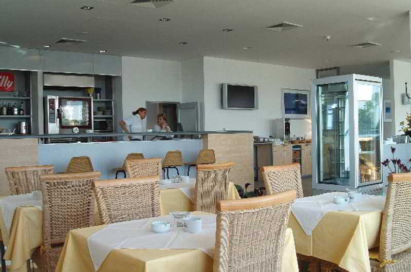 Airport By Ihg Praga