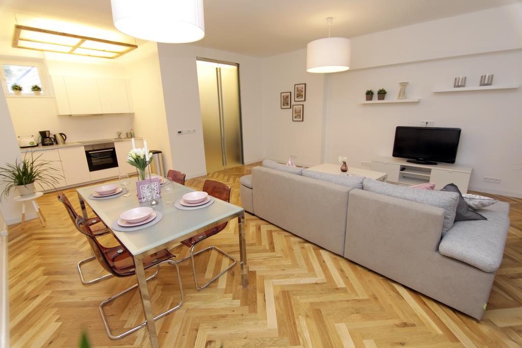 U Obecniho Dvora Apartment *