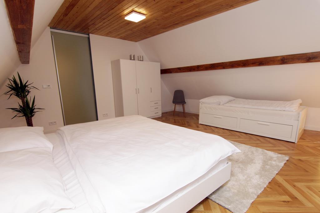 Apartment U Obecniho Dvora
