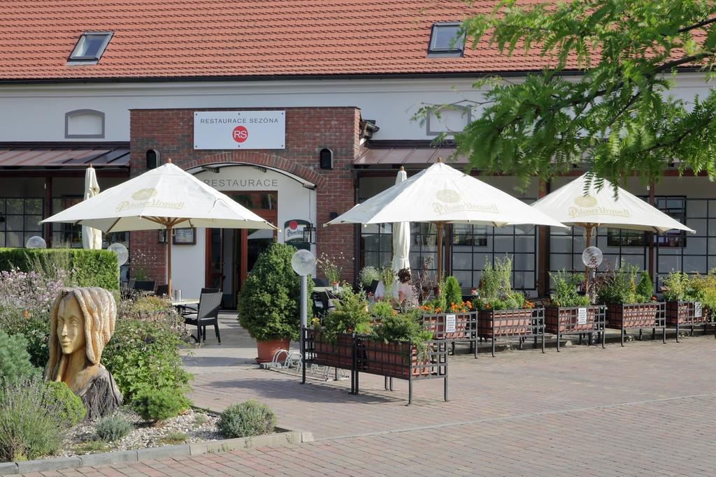 Chvalska Tvrz Otel 3*
