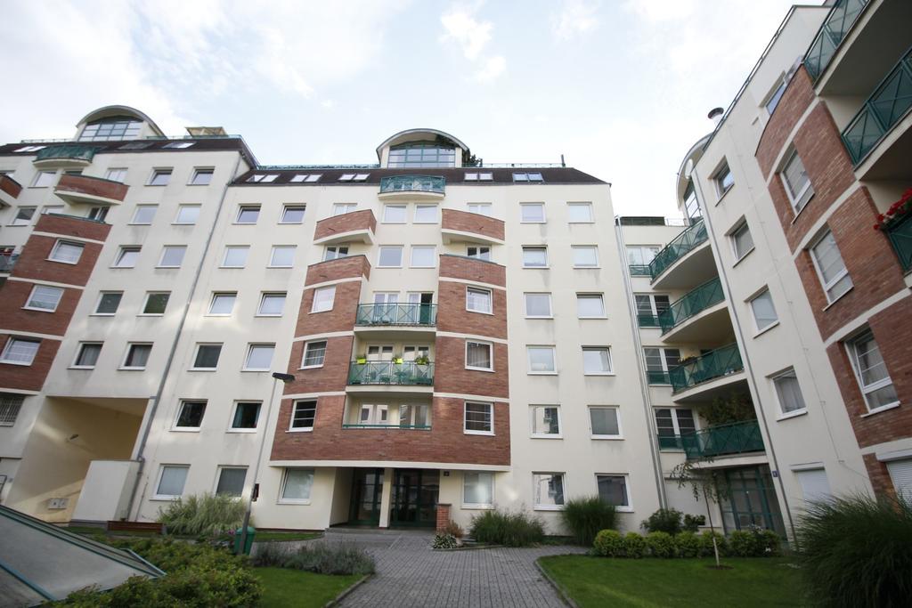 Panoramic With Roof Terrace With Jacuzzi Prague