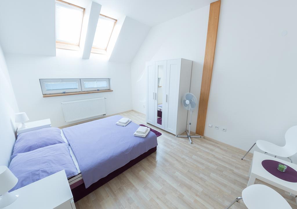 Lahovice, Apartment Prag