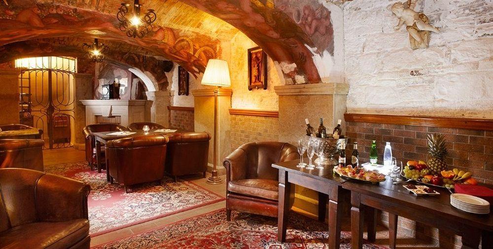 Otel U Pava