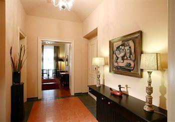 Hunger Aparthotel
