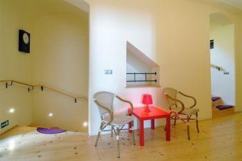 Homer - Old Town Square Hostel Prague