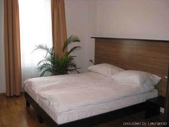 Angel Aparthotel 3*