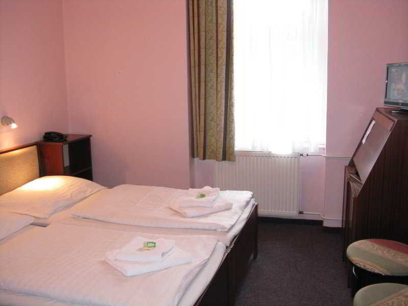 U Ceske Koruny Otel Prag