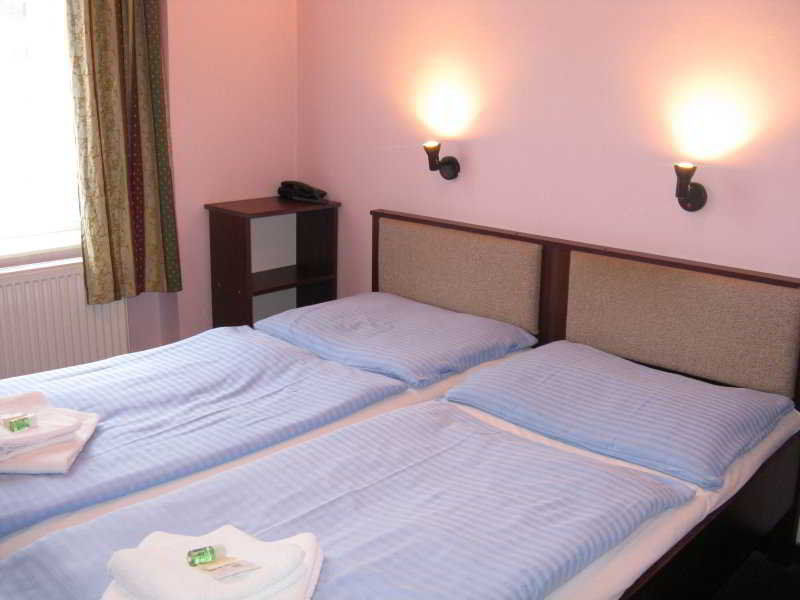 U Ceske Koruny Hotel 3*