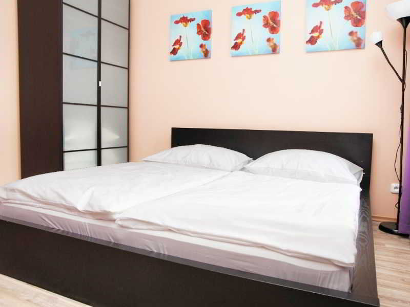 Royal Court Legerova 3*
