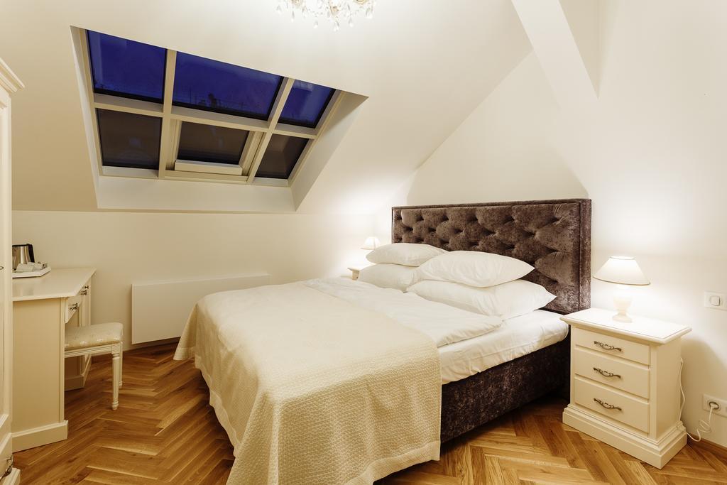 High Heaven Daire Prag