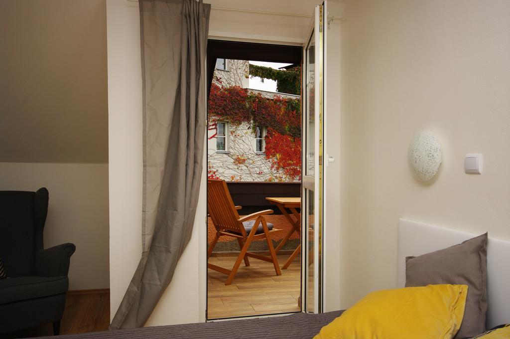 Cozy Gardens In Apartment