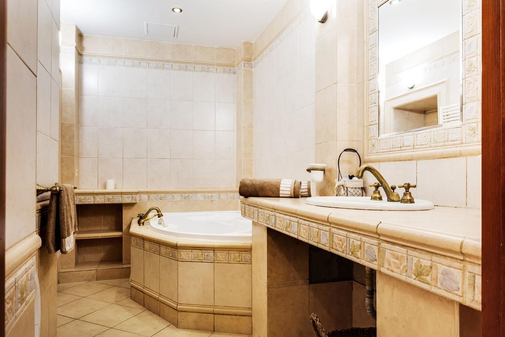 Art Ruzova Apartment