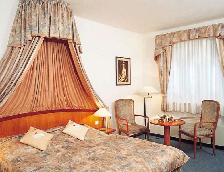 Otel Selsky Dvur - Bohemian Village Courtyard