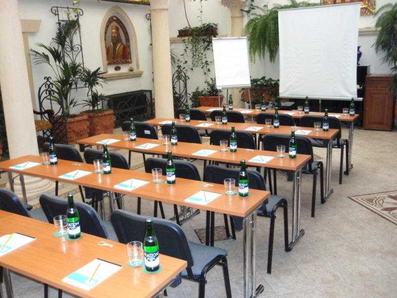Garden Hotel 4*