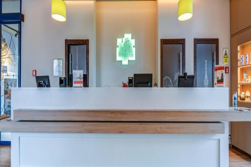 Otel Airport By Ihg 4*