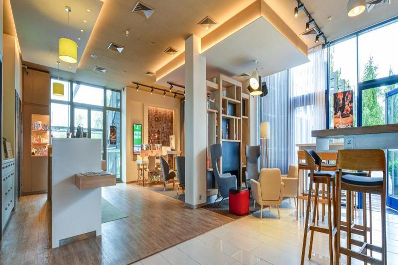 Otel Airport By Ihg 4*