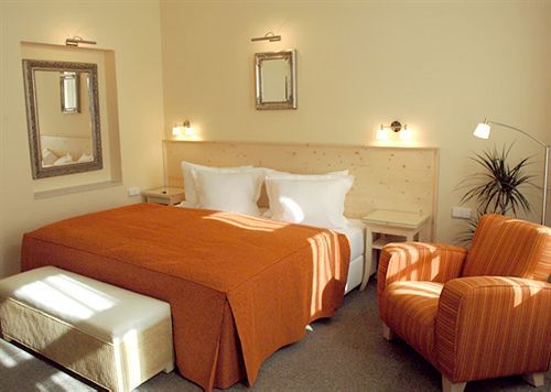 Unitas Hotel 4*